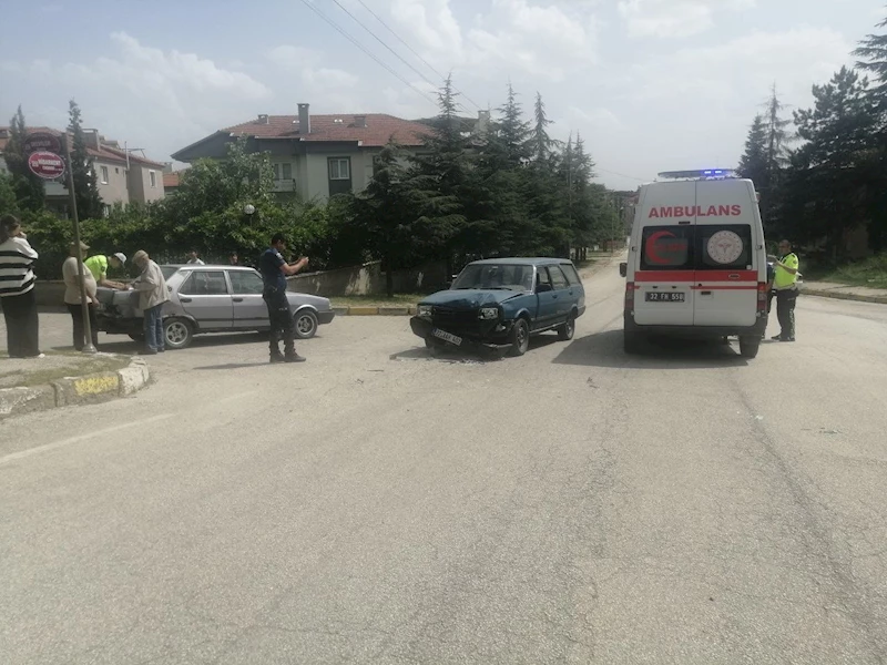 Isparta’da iki otomobil çarpıştı: 2 yaralı
