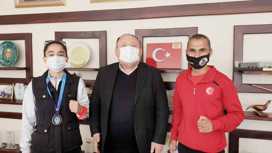 Milli sporcudan Başkan Tarhan
