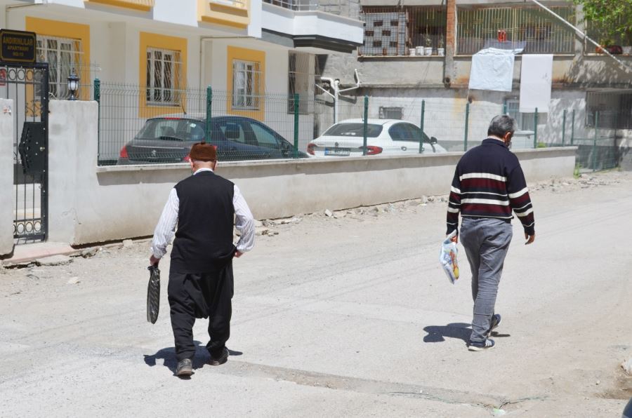 Belediyenin tamamlamadığı çalışma, mahalleliyi kızdırdı