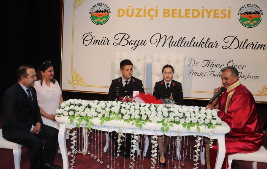 Asker çift, üniformalarıyla dünya evine girdi 
