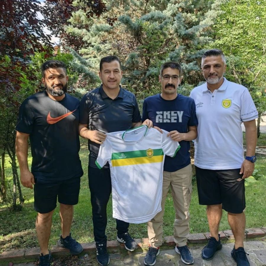 MHP Özel Kalem Müdür Yardımcısı Yavuz, Osmaniyespor FK kampını ziyaret etti