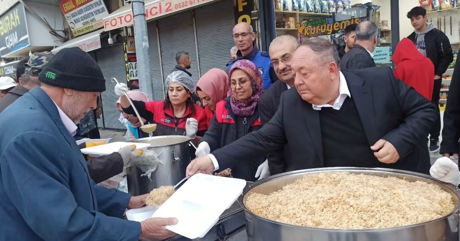 Binlerce kişi Andırın Caddesinde iftar yaptı 