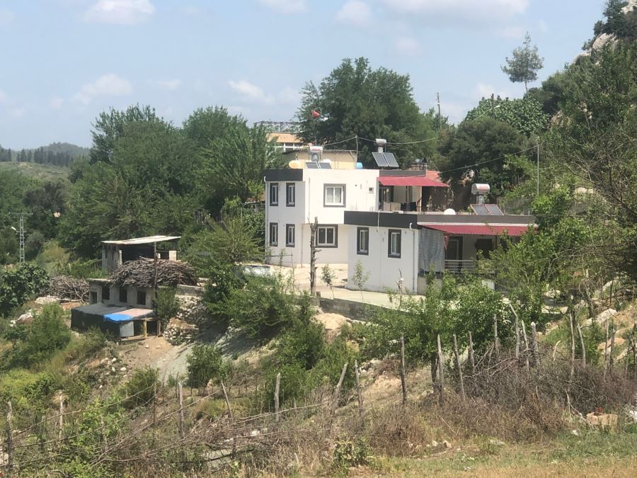 Orman yangınında evleri yanan vatandaşlar devlet desteğiyle evlerine kavuştu