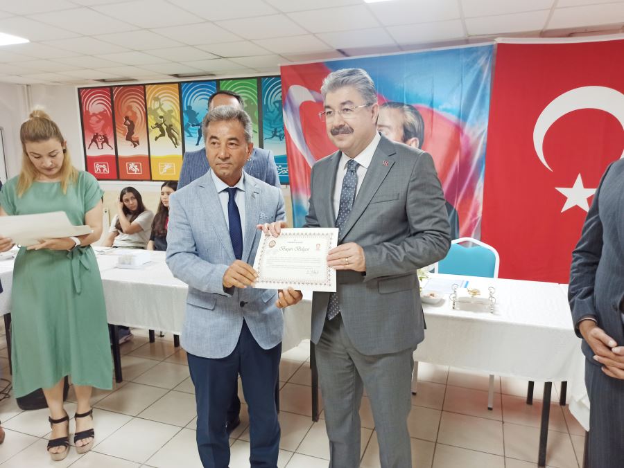 Başarılı sporcular ödüllendirildi