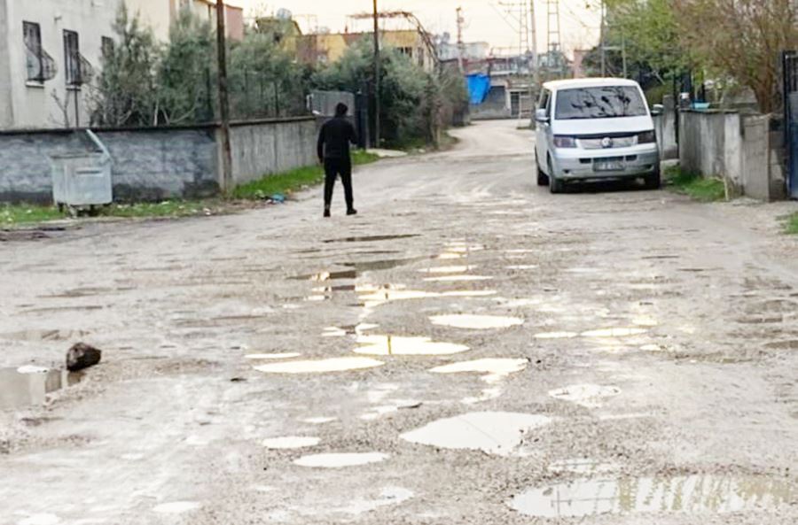 Yazın toz toprak, kışın çamur çukurdan geçilmiyor