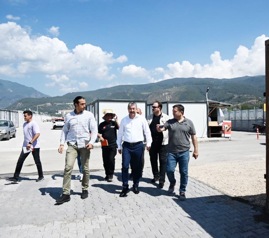 Vali Yılmaz, konteyner kentte incelemede bulundu 