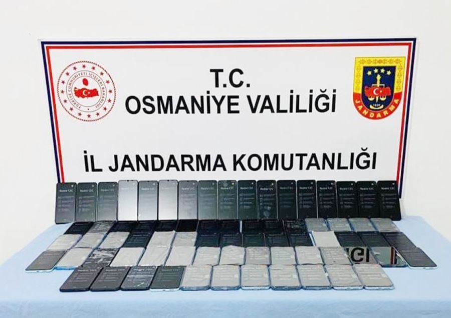 Otomobilde, kaçak telefon ele geçirildi 