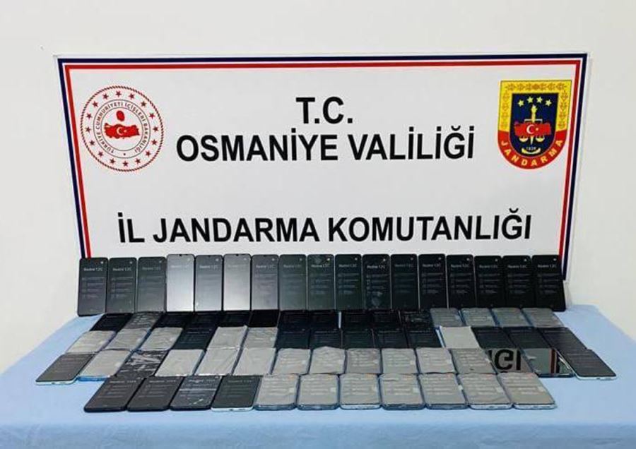 Otomobilde, kaçak telefon ele geçirildi 