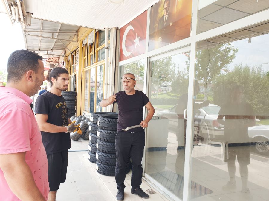 Lastikçide mahsur kaldı