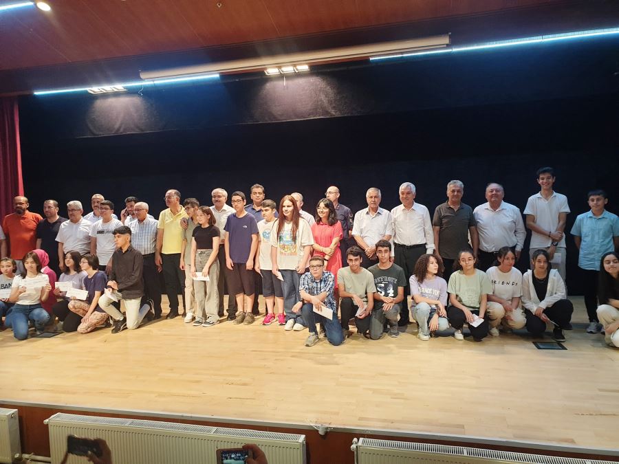 Merkezi sınavda başarılı olanlar ödüllendirildi