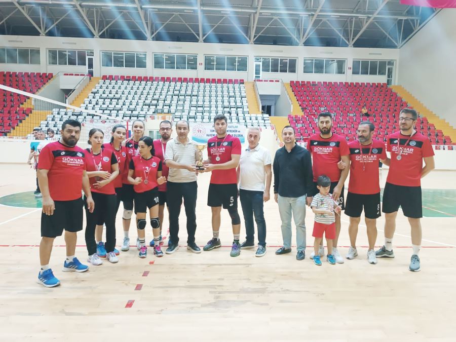 Hem eğlendiler hem de voleybol keyfi yaşadılar 
