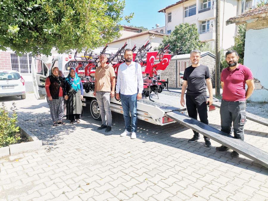 Motorlu çapa makinaları verildi 