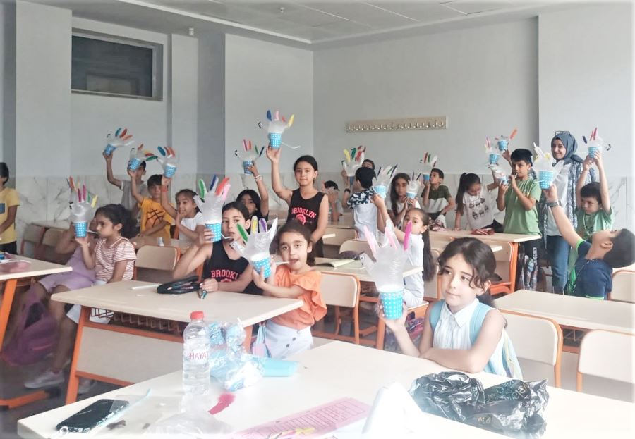Çocuklar, İlsan-Der Yaz Okulu ile eğleniyor