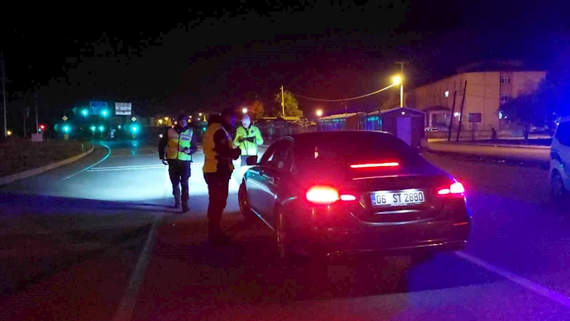 Burdur Tefenni’de yılbaşı tedbirleri sabah saatlerine kadar sürecek
