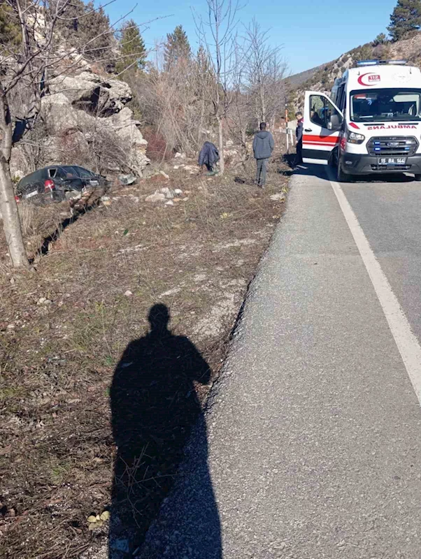 Burdur’da kontrolden çıkan otomobil şarampole devrildi: 1 yaralı
