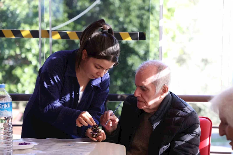 Alzheimer hastalarının umut evi: “Mavi Ev”
