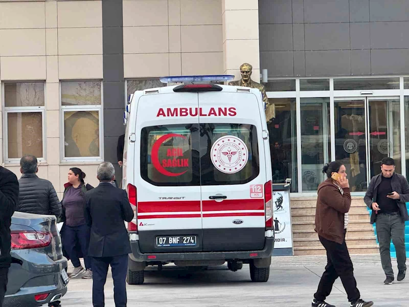 Adliyeye sevk edilen eniştesine destek için geldi, kalp krizi geçirip hayatını kaybetti
