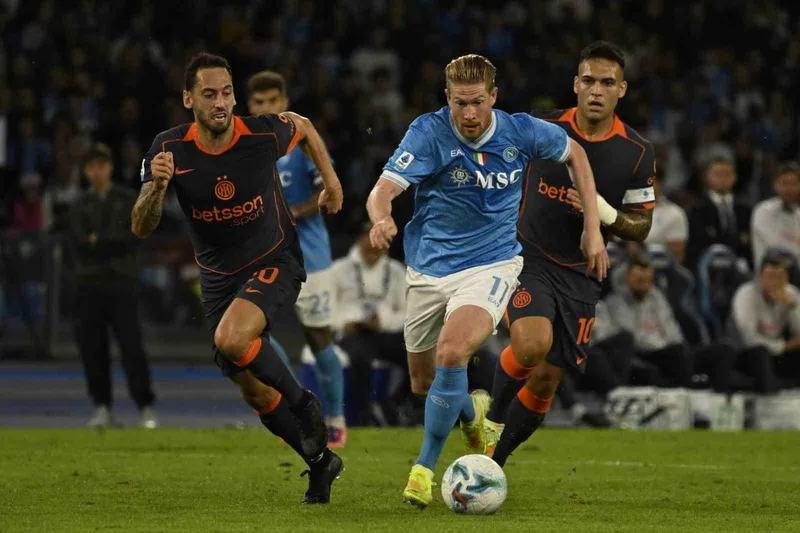 Hakan’ın golü Inter’e yetmedi, Napoli liderliği aldı
