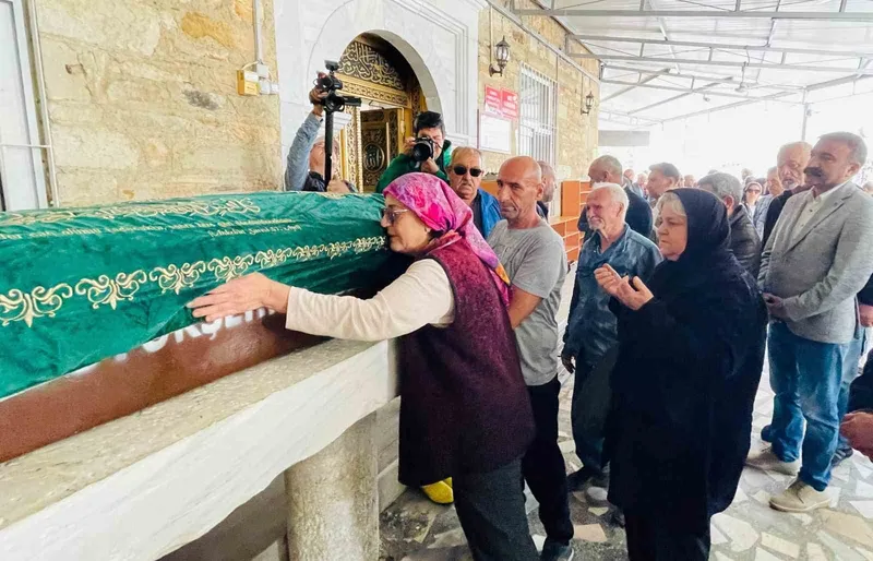 Foça’daki selde hayatını kaybeden yaşlı adam toprağa verildi
