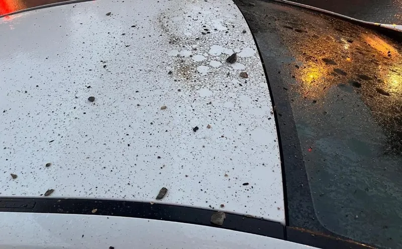 Lüleburgaz’da üst geçitten beton parçaları düştü: Sürücü faciadan döndü
