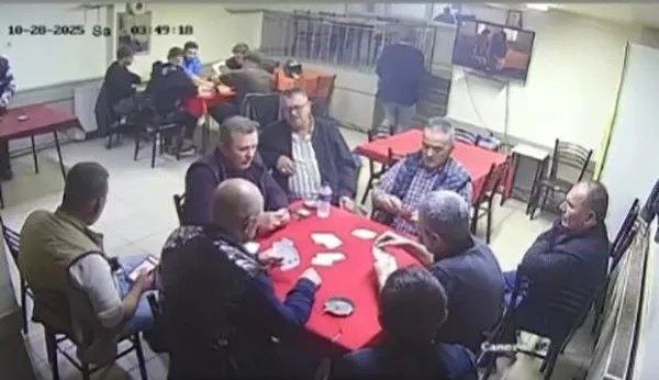 Oyunu bırakıp kaçtılar
