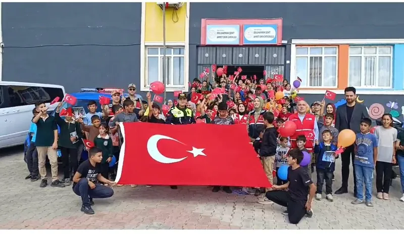 Siirt’te jandarmadan öğrencilere trafik eğitimi
