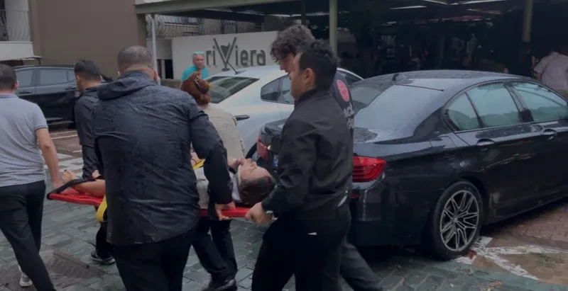 Sağanak ve rüzgar aniden bastırdı, devrilen ağacın altında kalan 3 kişi yaralandı
