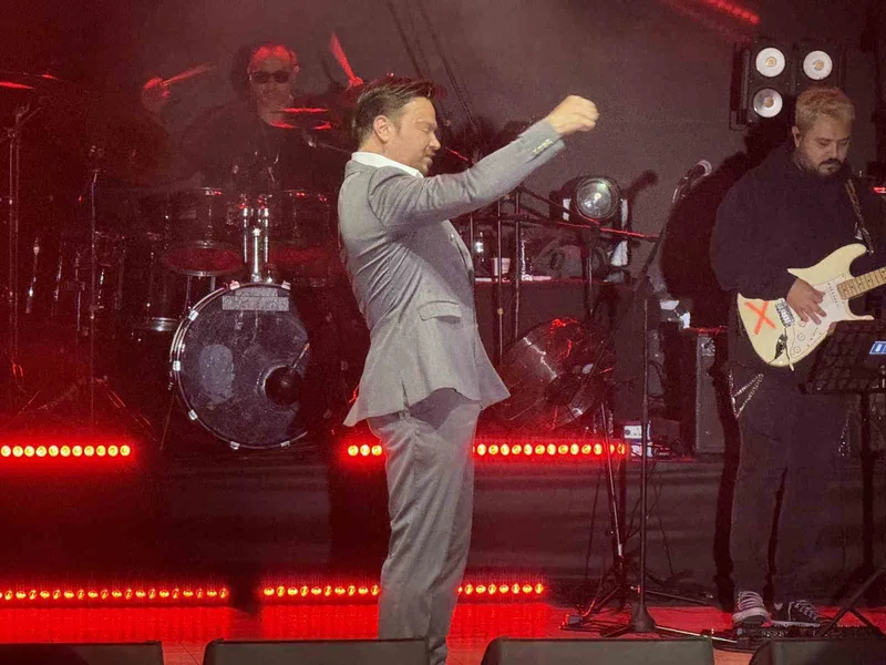 Bahçelievler’de 29 Ekim’de yüzlerce vatandaş Sinan Akçıl şarkılarıyla coştu
