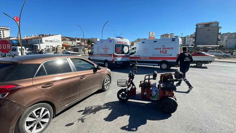 Otomobille üç tekerlekli elektrikli bisiklet çarpıştı: 1 yaralı
