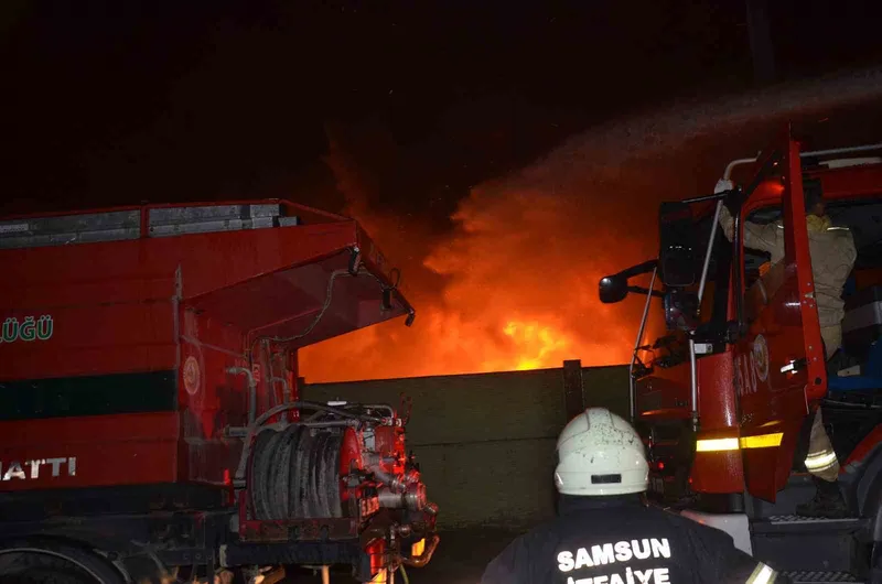 Samsun Bafra OSB’de geri dönüşüm tesisinde yangın
