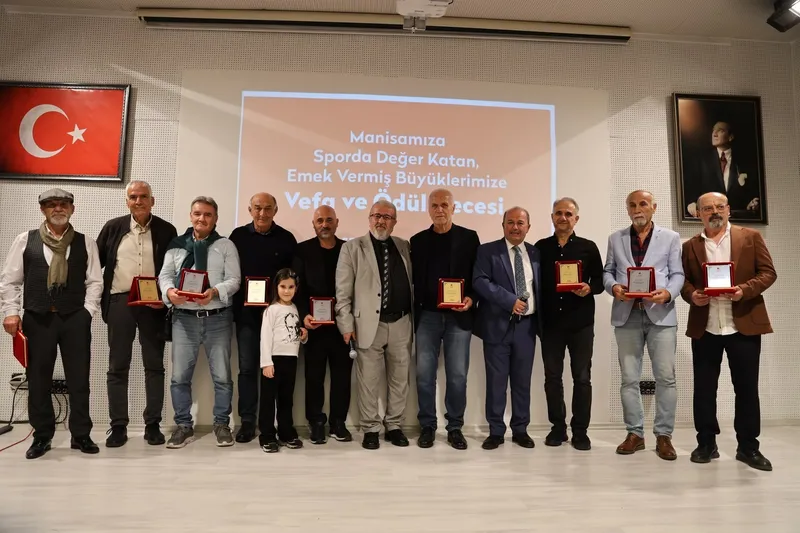 Spora katkı sunan 78 isme plaket
