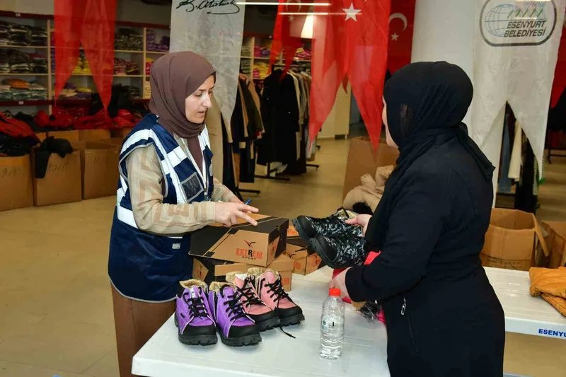 Esenyurt Belediyesi’nden Derman Çarşı ile binlerce vatandaşa destek

