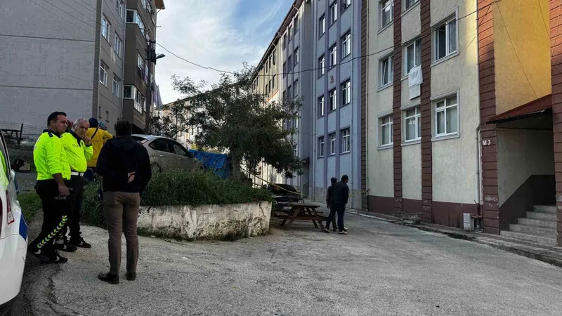 Bunalıma giren genç beşinci kattan atladı
