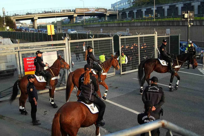 Trabzonspor taraftarı, RAMS Park’a geldi
