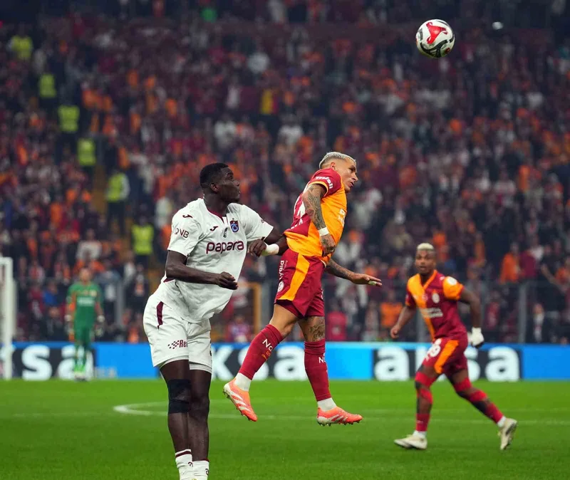 Trendyol Süper Lig: Galatasaray: 0 - Trabzonspor: 0 (Maç devam ediyor)
