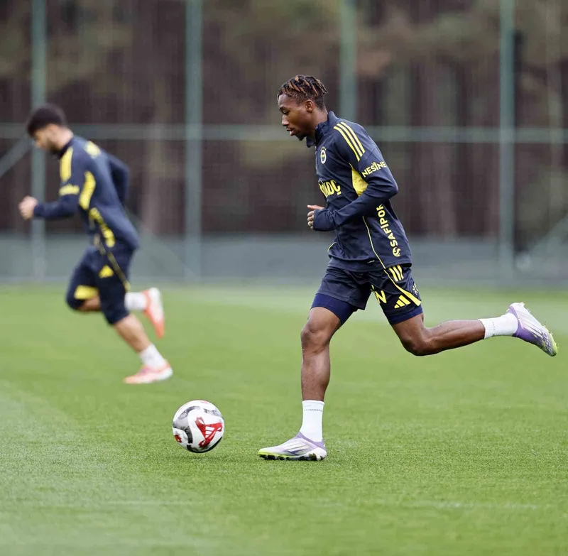 Fenerbahçe günü çift antrenmanla tamamladı
