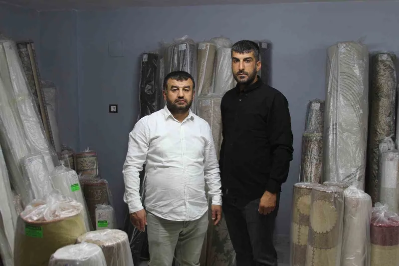 Adana’da halıdan servet çıktı: Dürüst çalışandan örnek davranış
