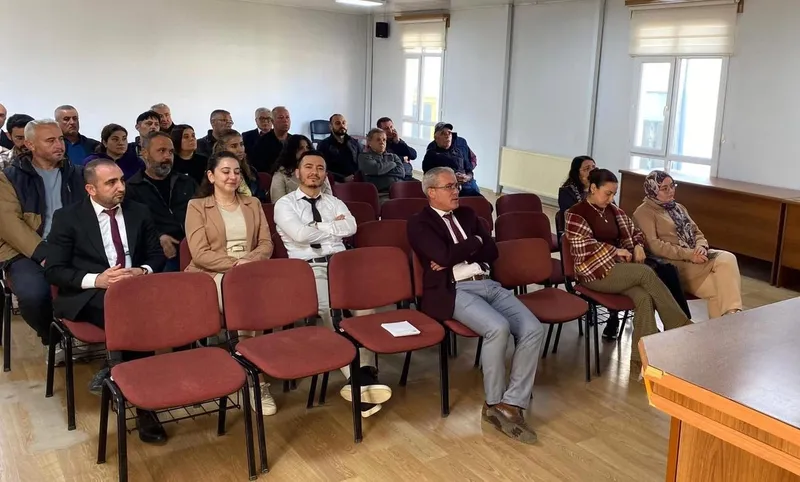 Kamu çalışanları ve muhtarlara afet eğitimi verildi
