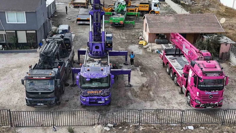 Kızının ‘Baba bizim de pembe vincimiz olsun’ sözlerinden ilham alarak vinçlerini rengarenk hale getirerek inşaat sektörüne renk kattı
