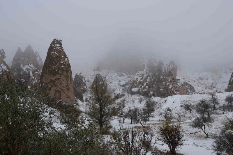 Kar Kapadokya’ya çok yakıştı
