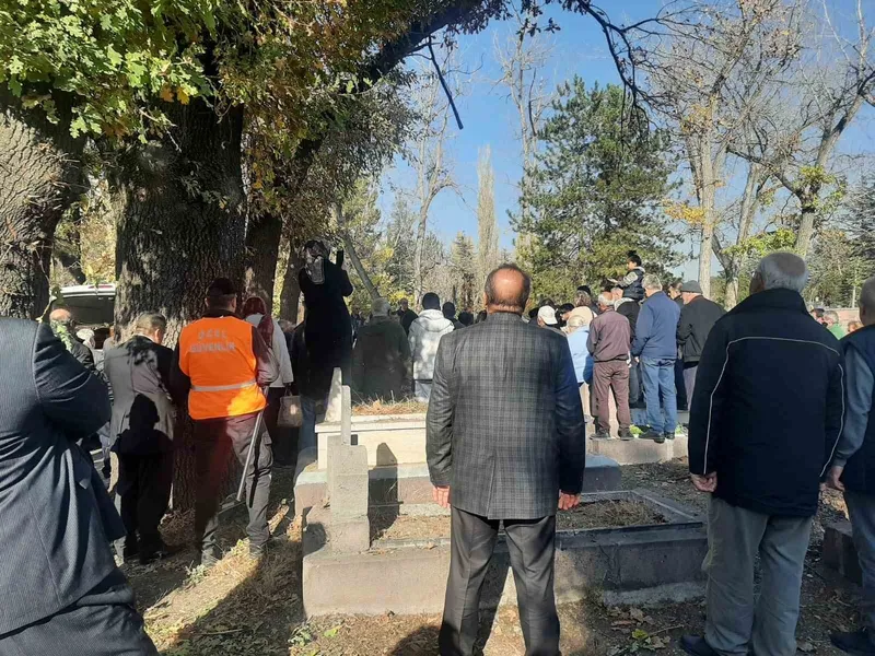 Ünlü şarkıcı Muazzez Abacı Ankara’da defnedildi

