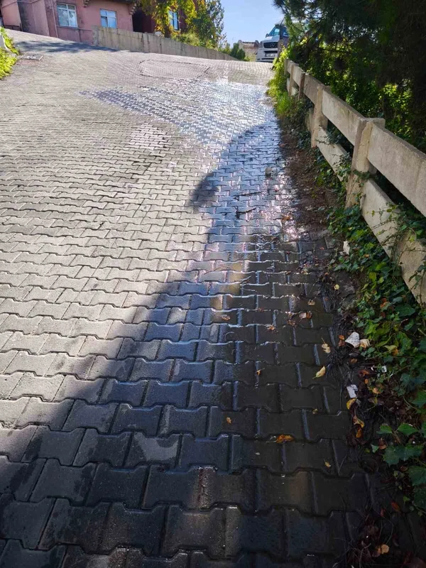 Mahallede tonlarca su boşa aktı
