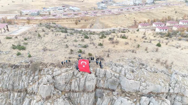 Dağların zirvesinde gençlik buluşması
