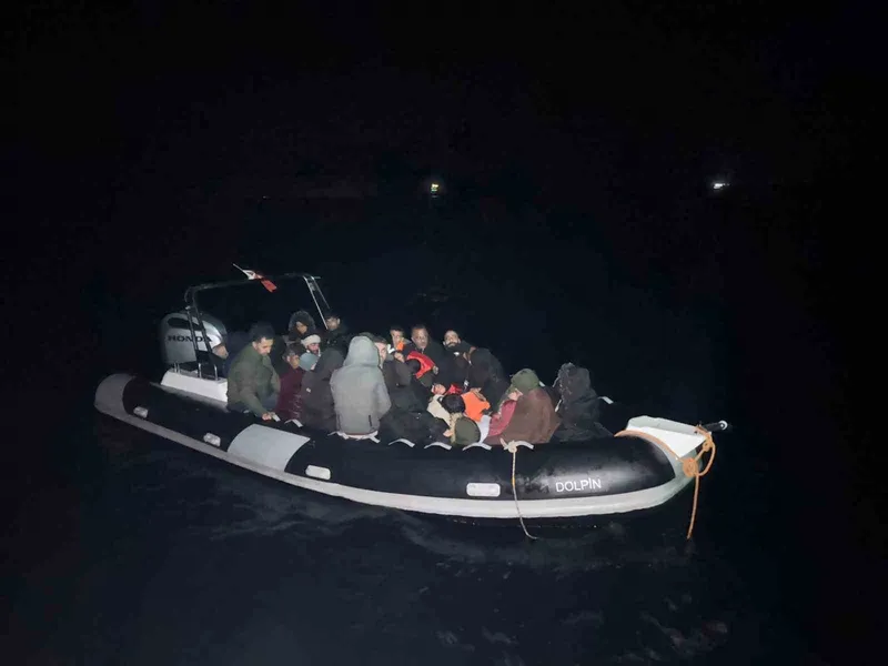 Yunanistan’ın Türk sularına geri ittiği 31 düzensiz göçmen kurtarıldı
