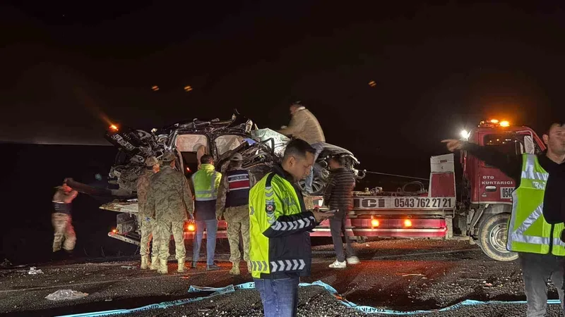 Diyarbakır’daki kazada ölen 4 kişinin cenazesi Adli Tıp Kurumu’na kaldırıldı
