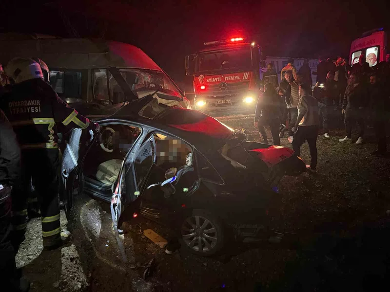 Diyarbakır’ın Bismil ilçesinde meydana gelen zincirleme trafik kazasında ölü ve yaralıların olduğu bildirildi. Olay yerine polis, jandarma, itfaiye ve sağlık ekipleri sevk edildi.
