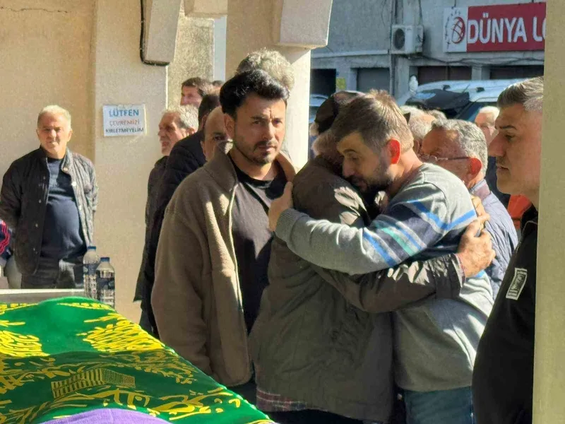 Rize’de kamyonetin çarptığı paramedik son yolculuğuna uğurlandı
