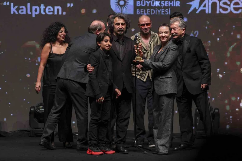 62. Altın Portakal’a ‘Tavşan İmparatorluğu’ 7 ödülle damga vurdu
