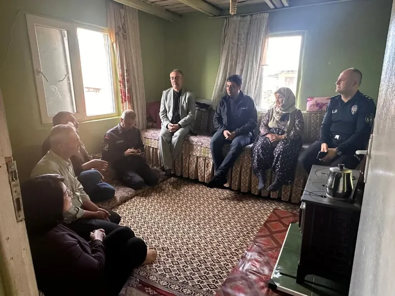 Kaymakam Karataş, Alioğulları Mahallesi’nde vatandaşlarla buluştu
