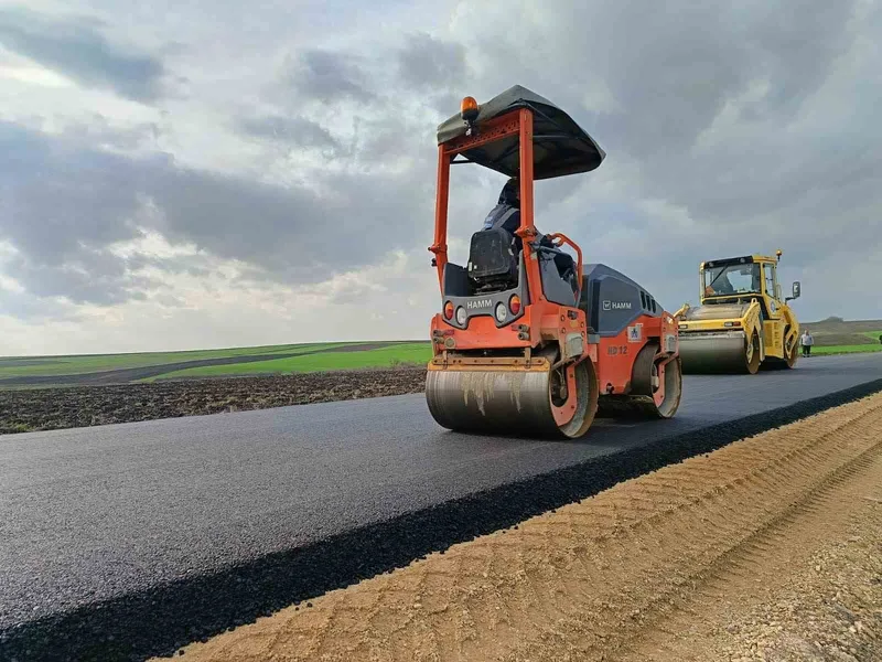 Edirne’de köy yolları modern asfaltla yenileniyor
